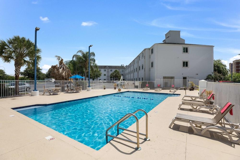 Hotel 6-orlando, Fl - International Dr