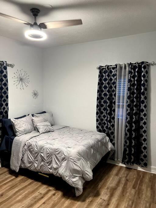 3bdrm Near Fairground, Downtown & Universal Holiday home