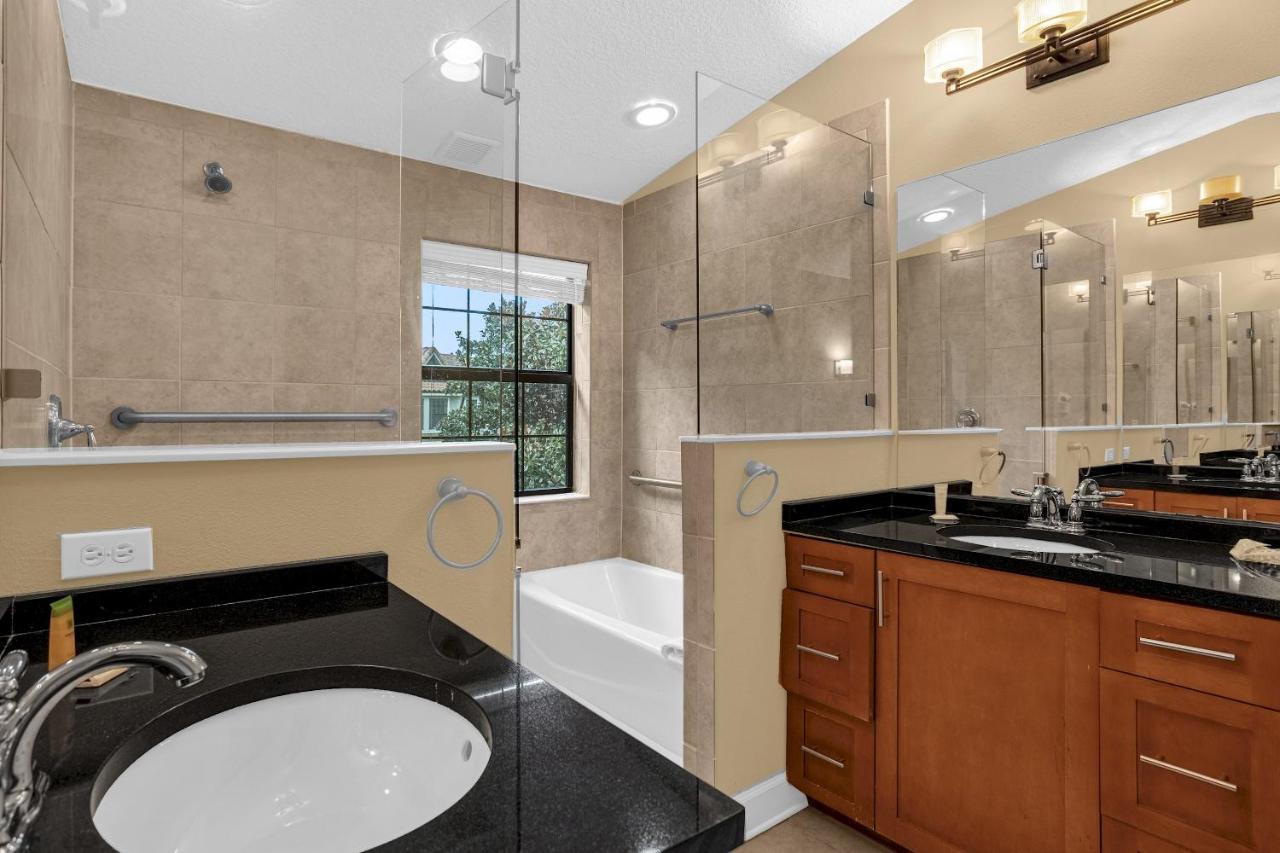 Holiday home Easter Sale! Freshly Renovated Townhome By Disney! Orlando