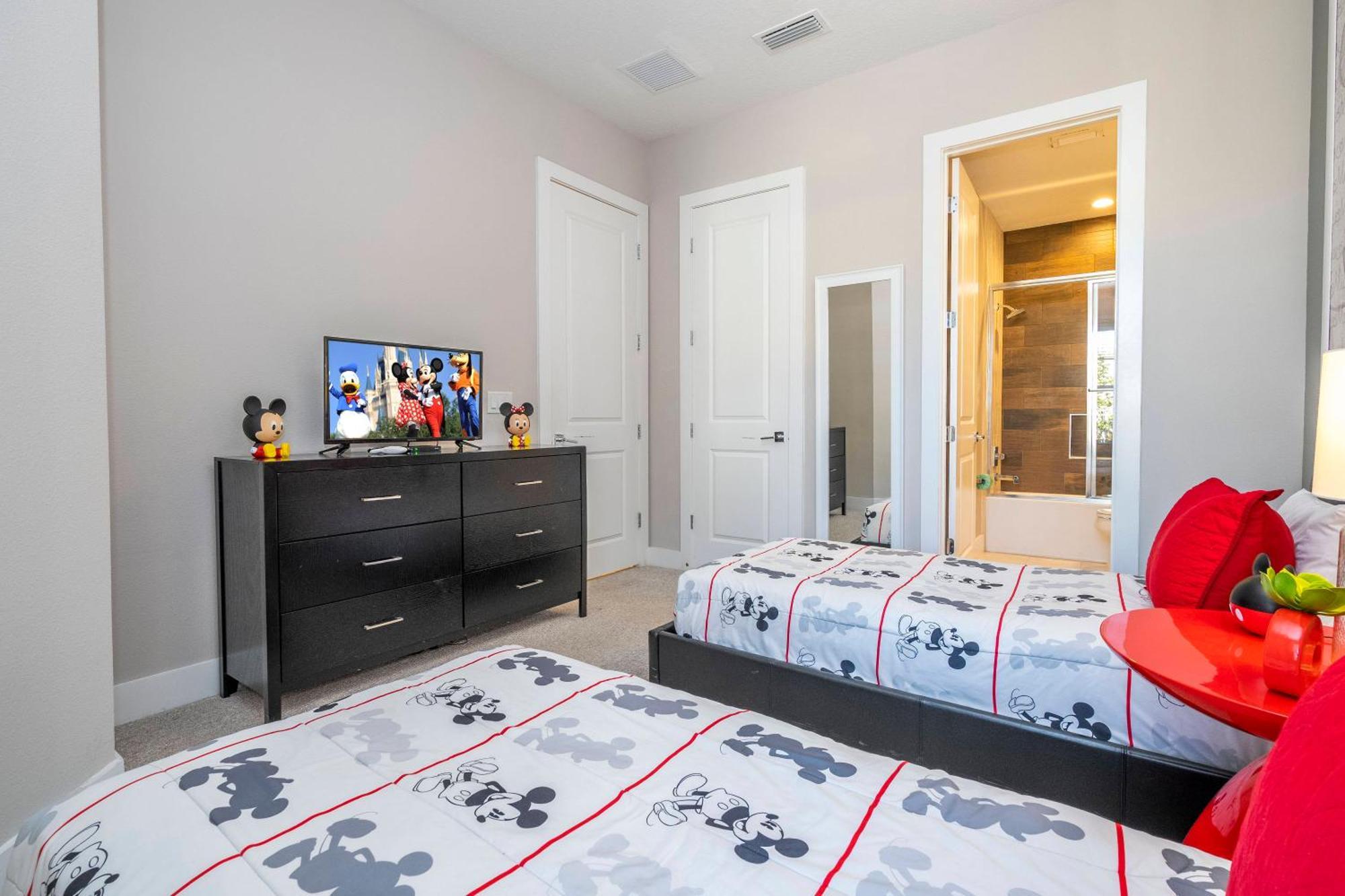 Awesome 4 5 Min To Holiday home *