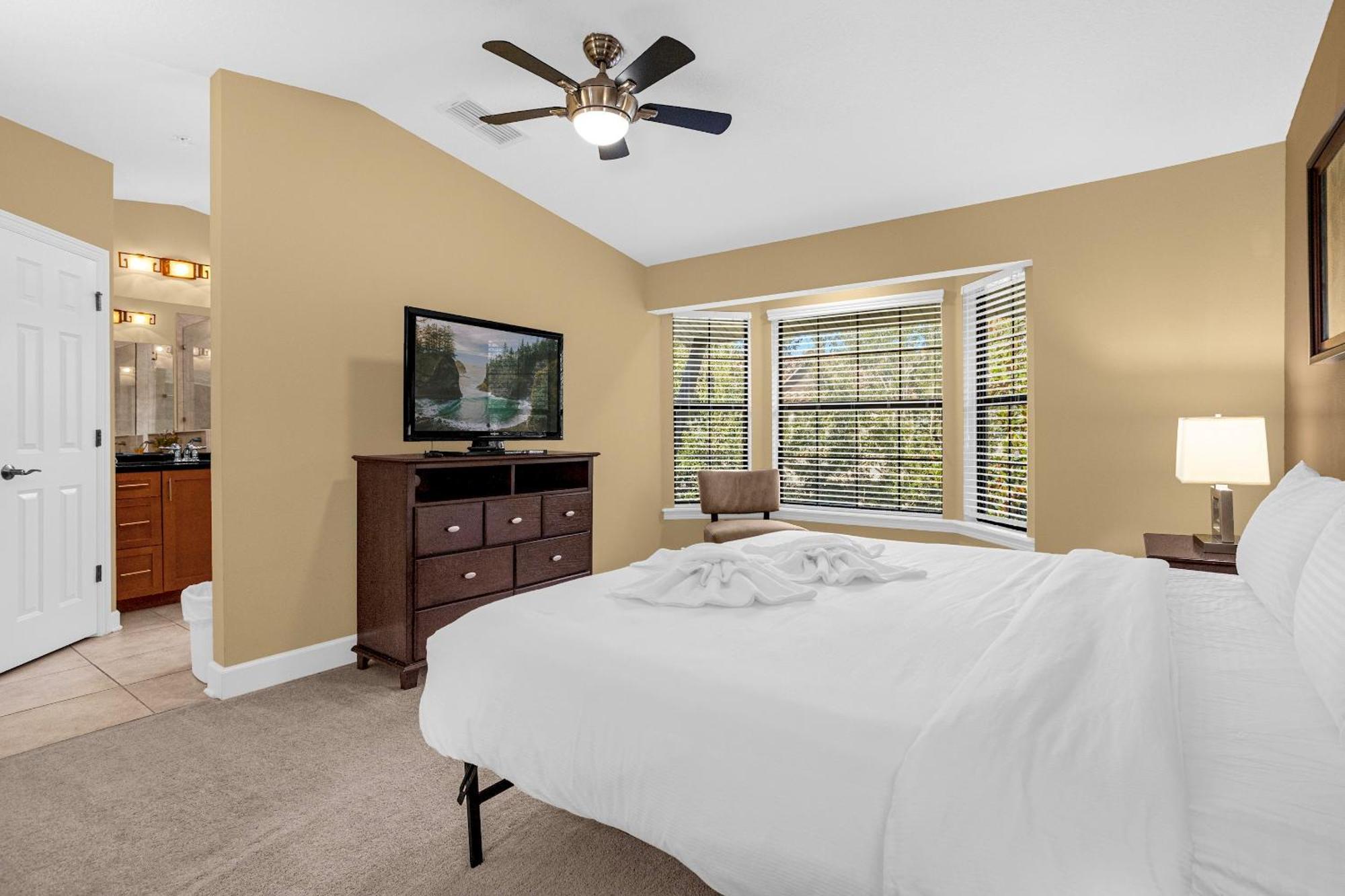 Holiday home Easter Sale! Freshly Renovated Townhome By Disney!