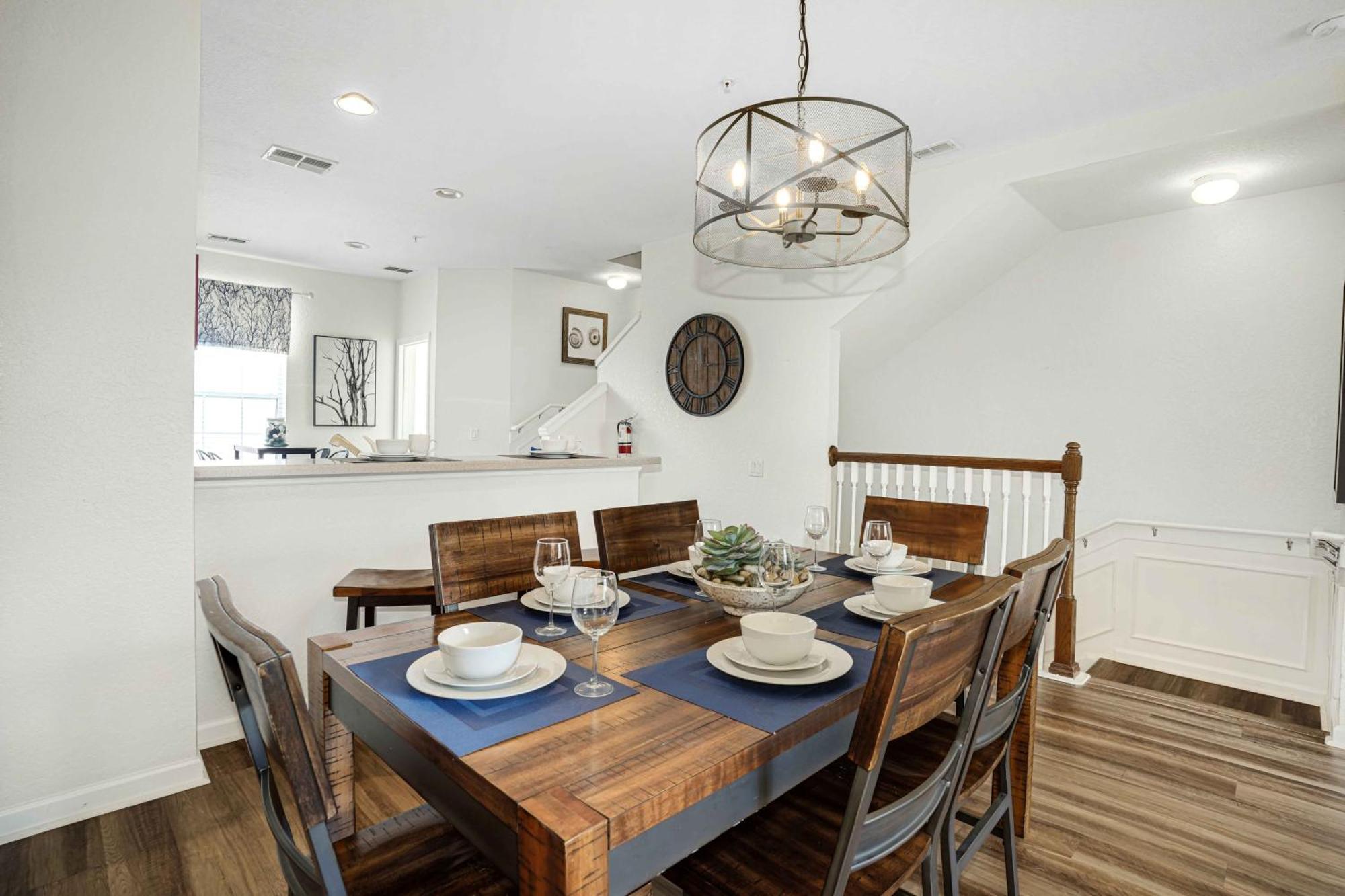 Holiday home Spacious Townhome Wpatio Garage Sleeps10 *
