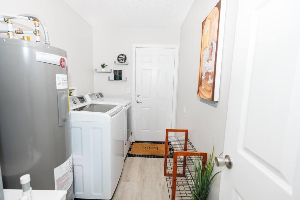 Holiday home Entire 3 Bd With Murals And Parking By Downtown