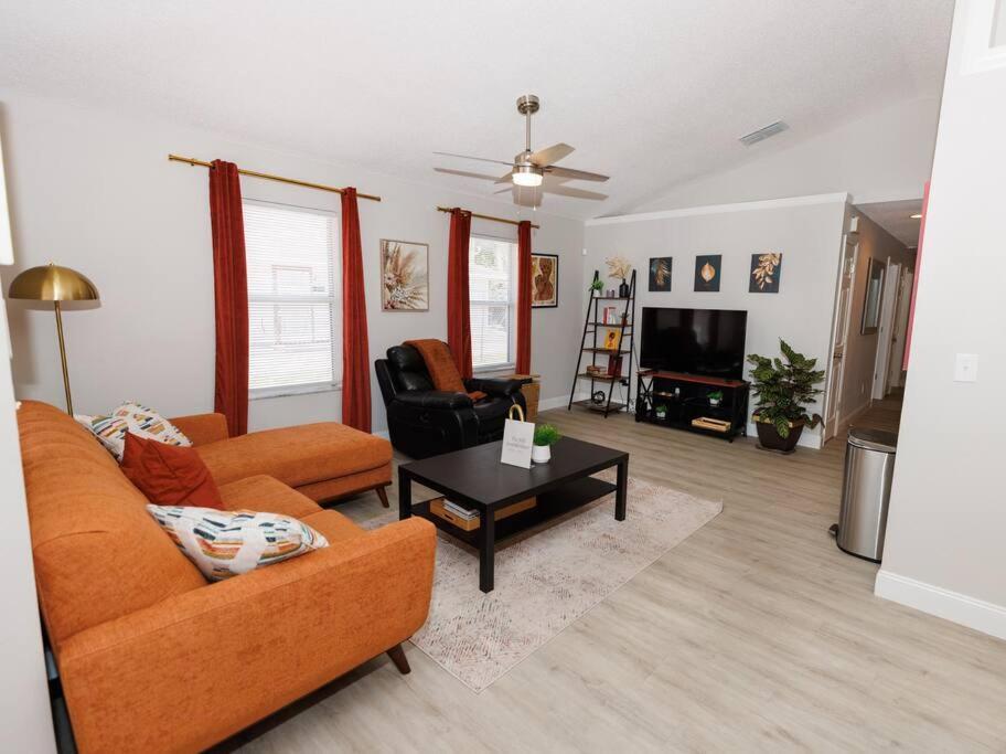 Entire 3 Bd With Murals And Parking By Downtown Orlando