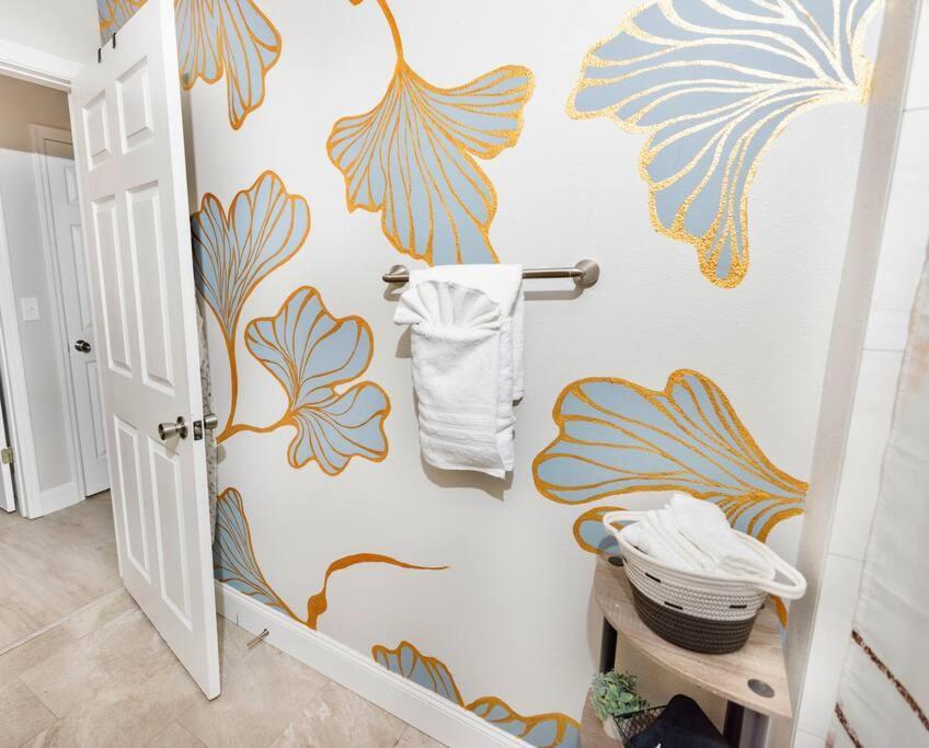 Entire 3 Bd With Murals And Parking By Downtown Holiday home Orlando