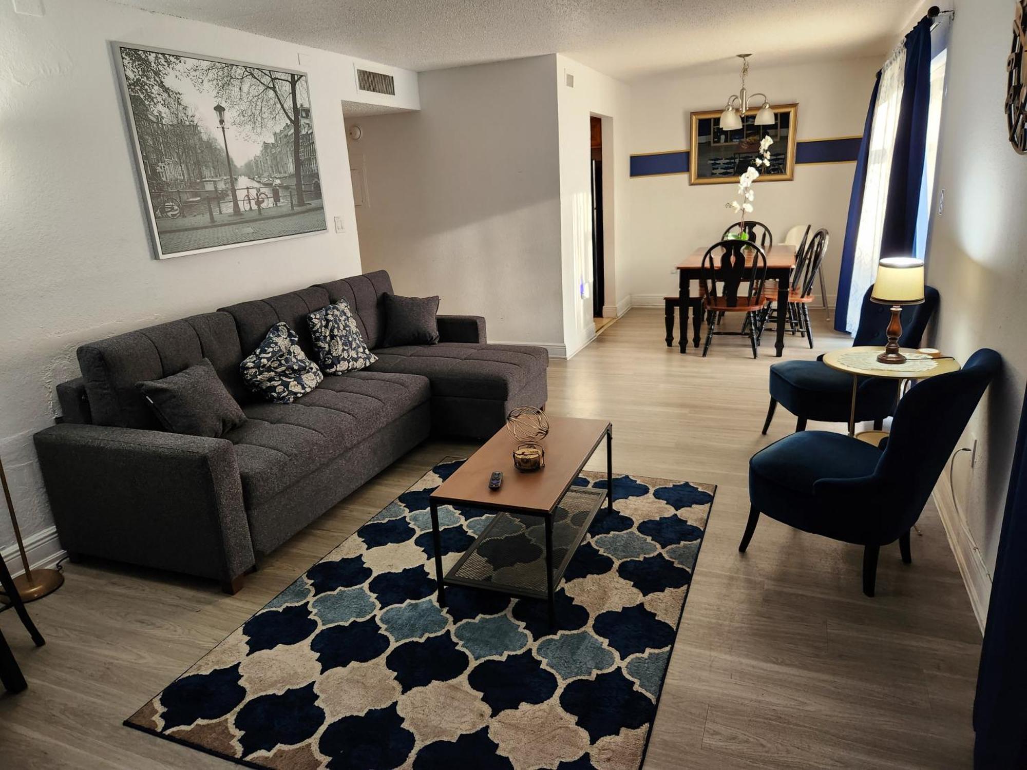 Beautiful 2-Bedroom Condo Near Universal And Other Orlando Attractions, King Bed & Wi-Fi * Orlando