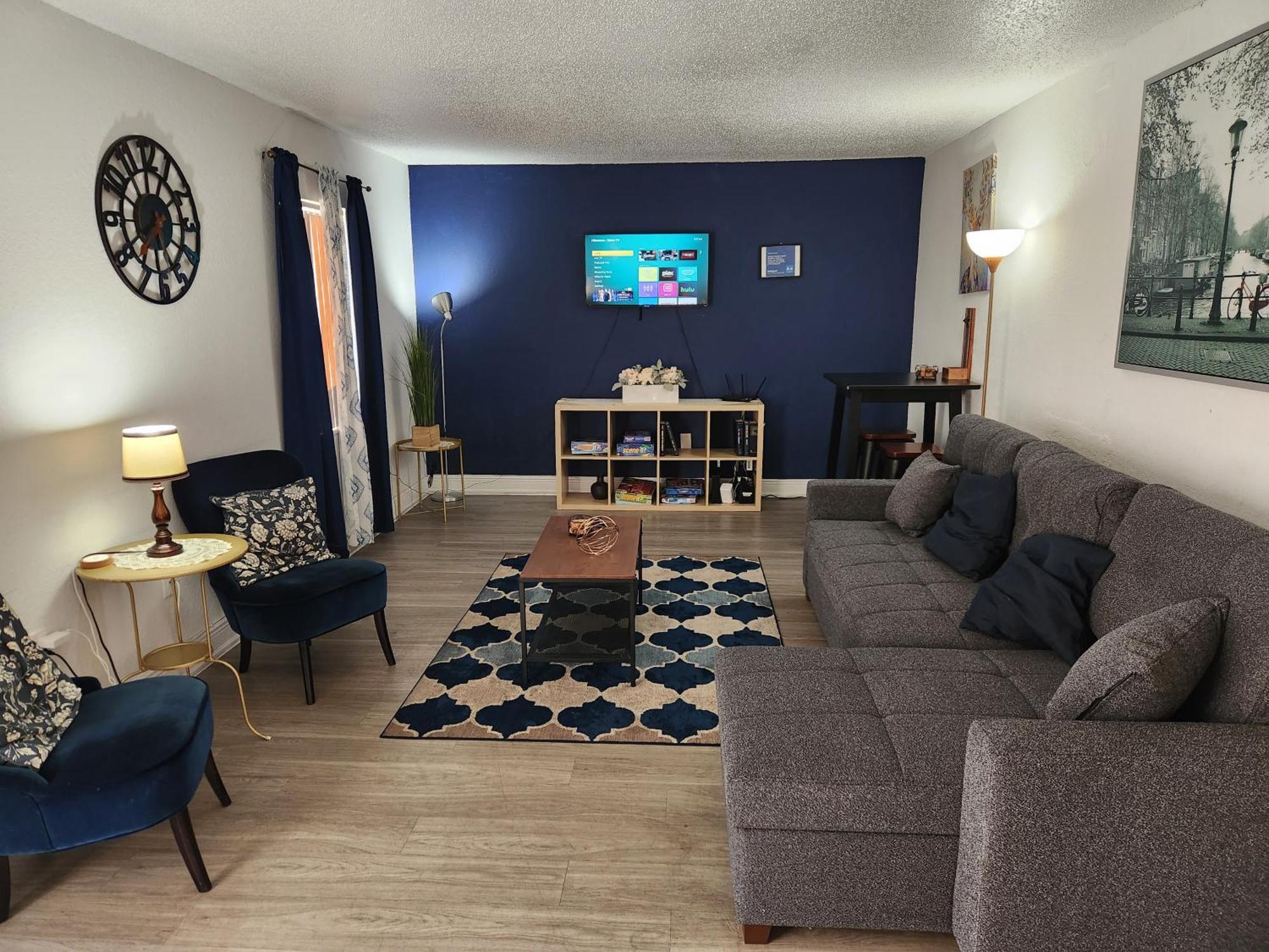 Beautiful 2-Bedroom Condo Near Universal And Other Orlando Attractions, King Bed & Wi-Fi *