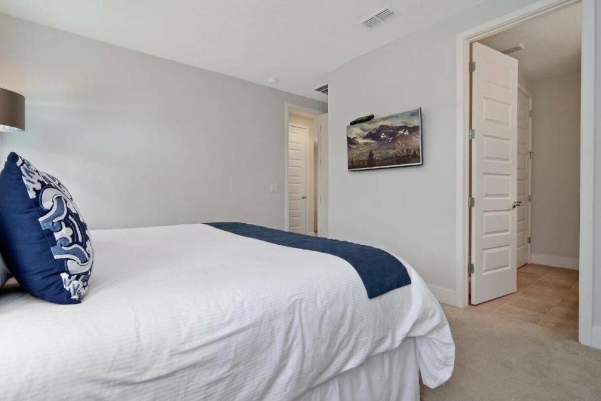 Spacious Vacation Home With Private Pool 76 *
