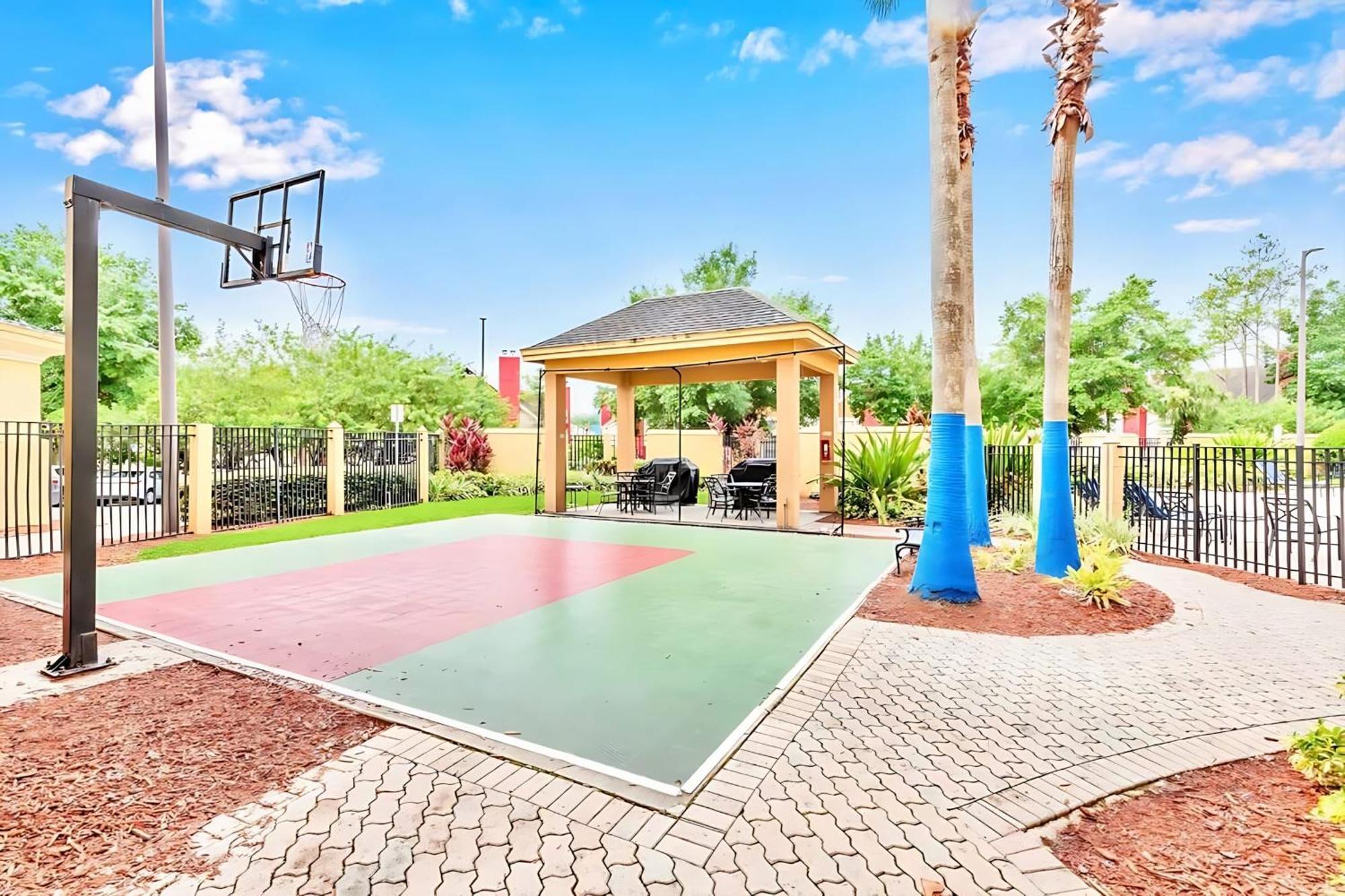 1br Near W Pool Hot Tub Arcade Apartment
