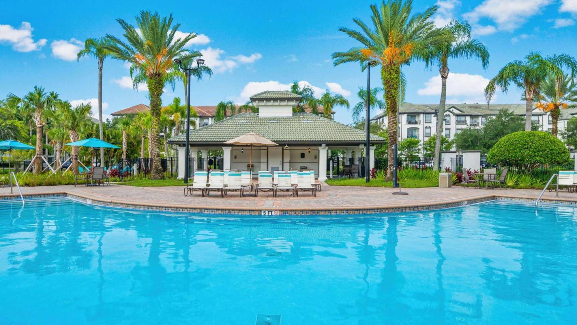 Vista Cay Luxury Rhapsody Near Theme Parks And Walk To The Convention Center. Apartment Orlando