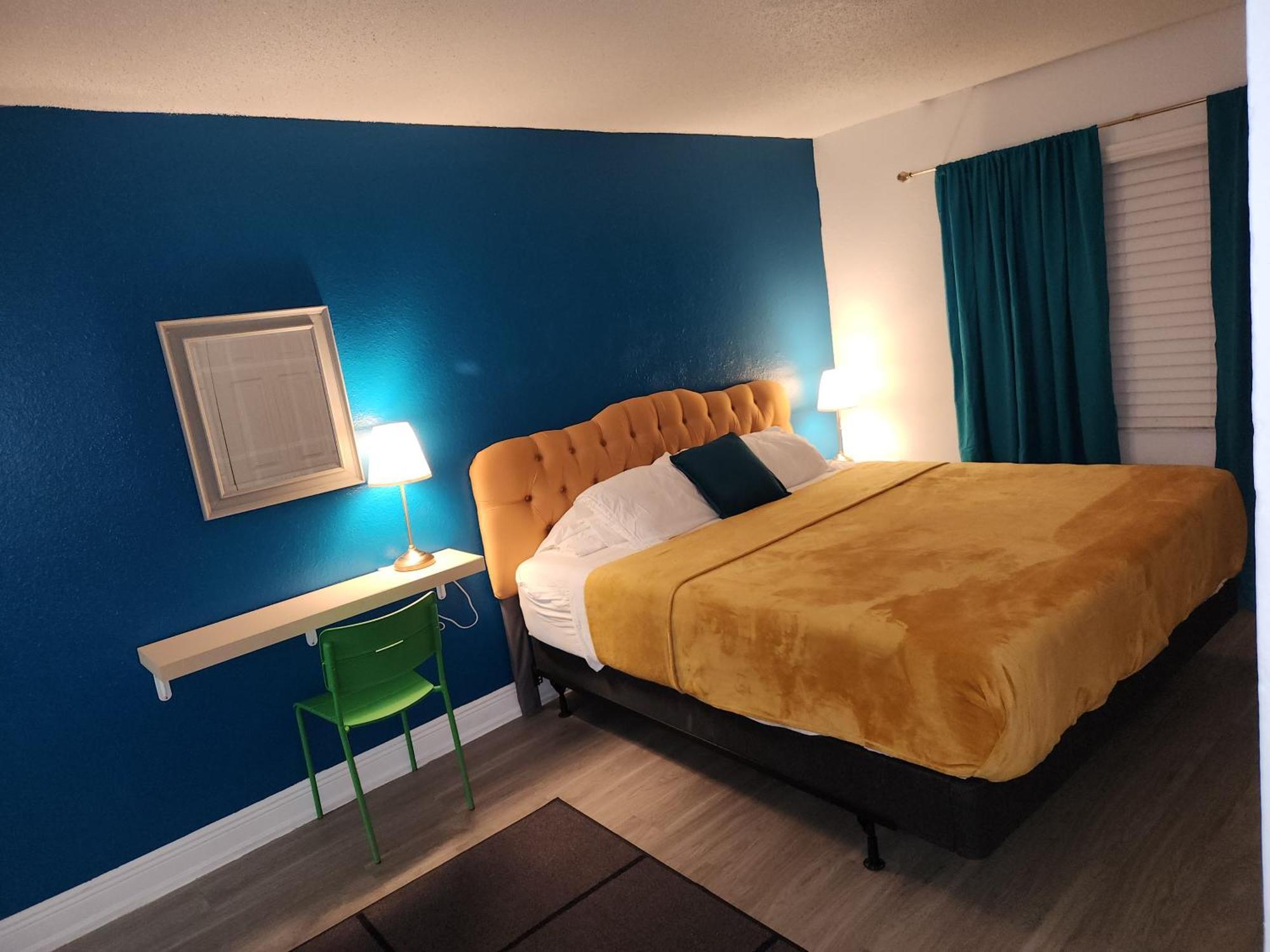 Beautiful 2-Bedroom Condo Near Universal And Other Orlando Attractions, King Bed & Wi-Fi