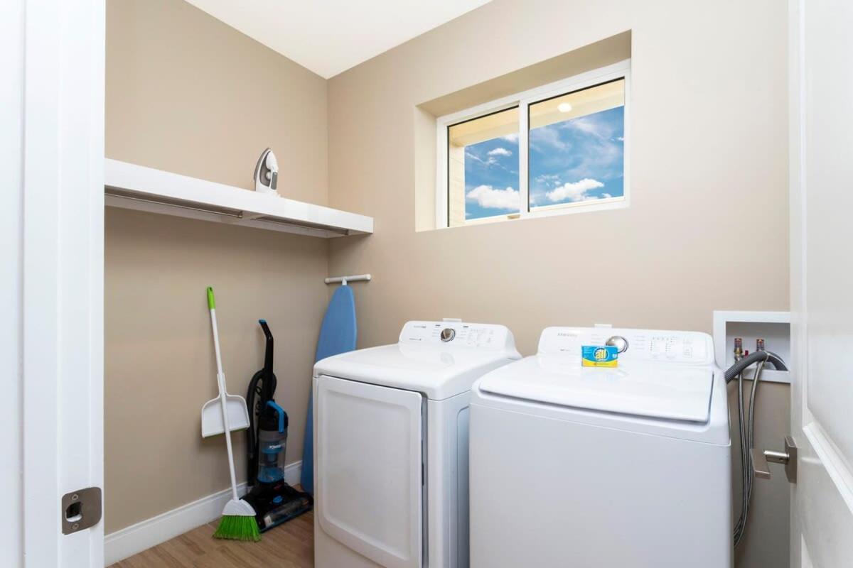 Stunning 4 Bd Close To @ Magic Village 7537