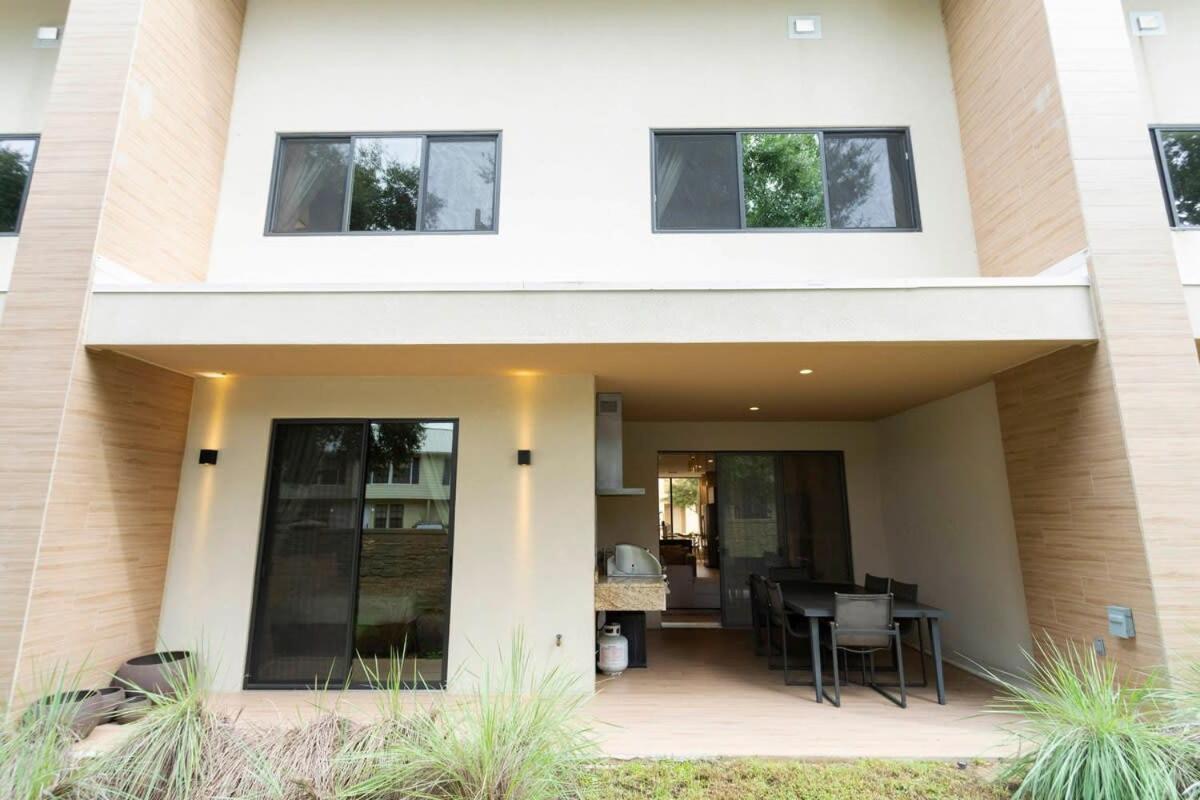 Holiday home Stunning 4 Bd Close To @ Magic Village 7537 Orlando