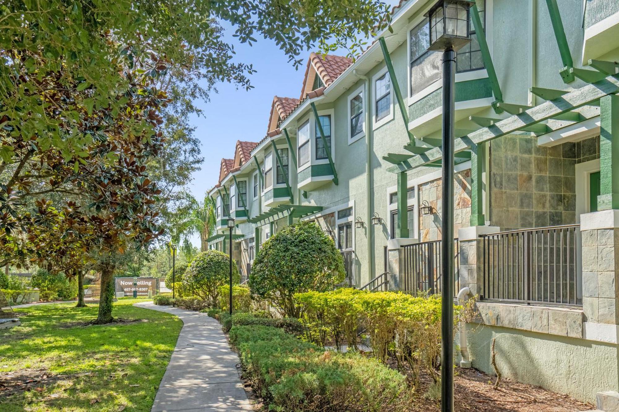 Easter Sale! Freshly Renovated Townhome By Disney! Holiday home *