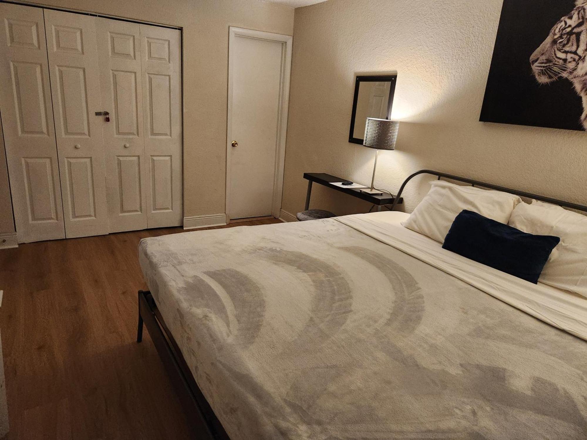 Beautiful 2-Bedroom Condo Near Universal And Other Orlando Attractions, King Bed & Wi-Fi *