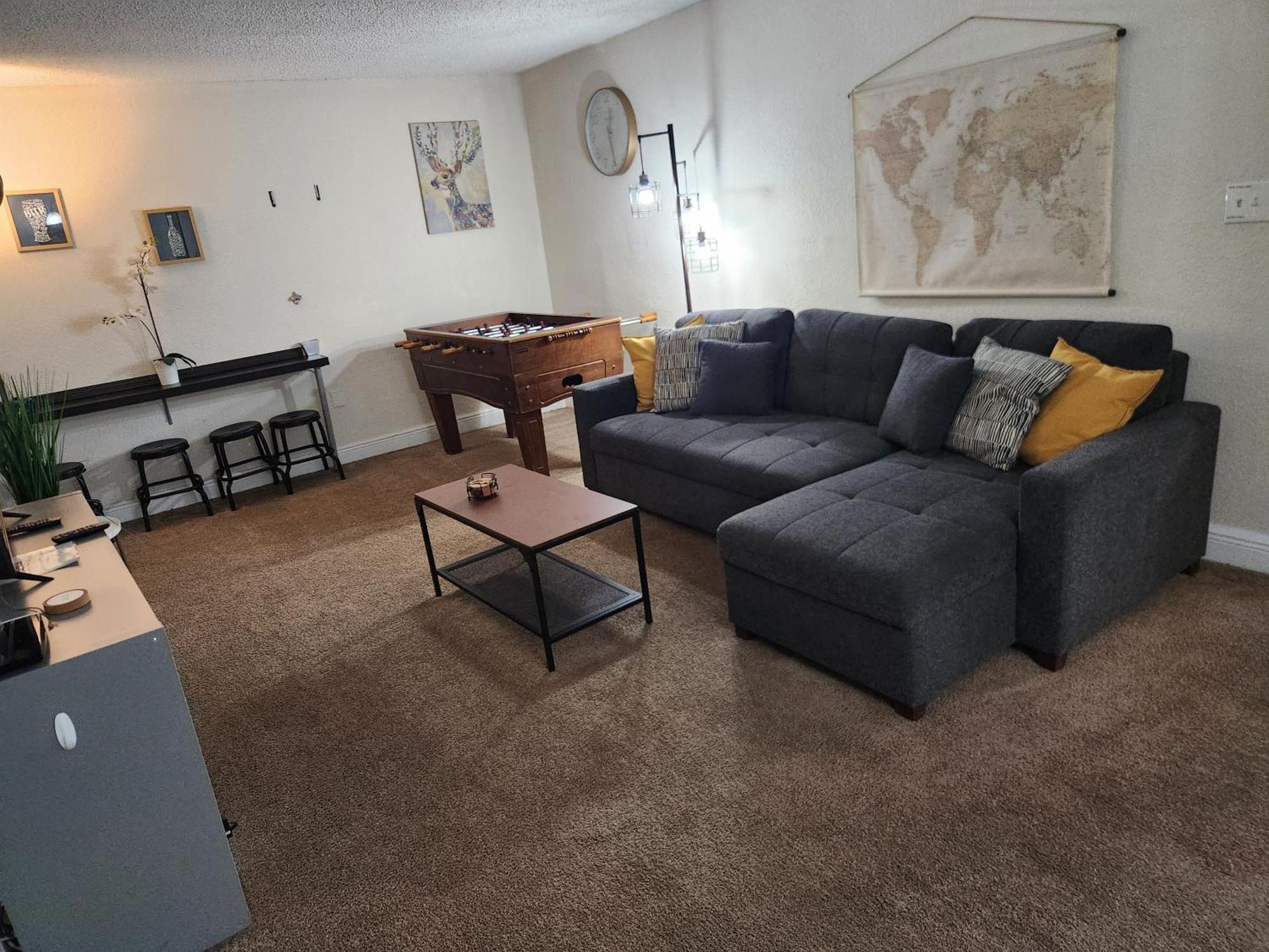 Beautiful 2-Bedroom Condo Near Universal And Other Orlando Attractions, King Bed & Wi-Fi Orlando