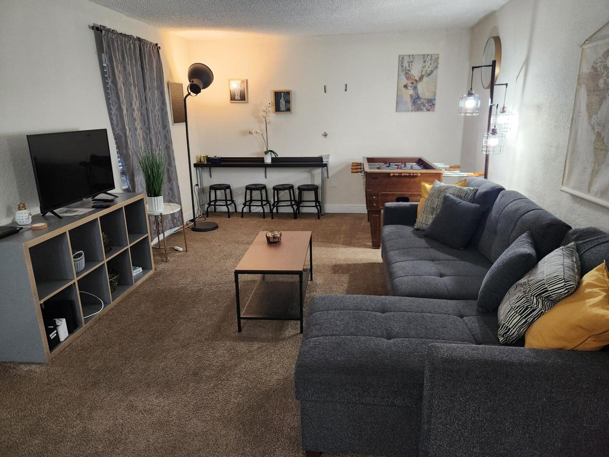 Beautiful 2-Bedroom Condo Near Universal And Other Orlando Attractions, King Bed & Wi-Fi