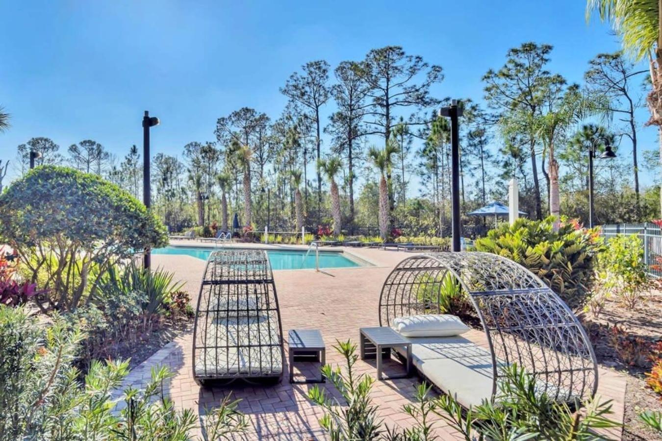 Spacious 3br Near - Pool And Hot Tub!
