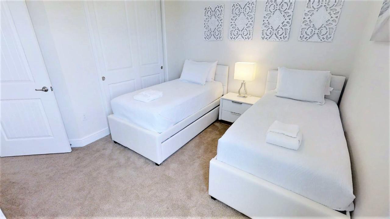 6 Bedroom Vacation With Pool Holiday home