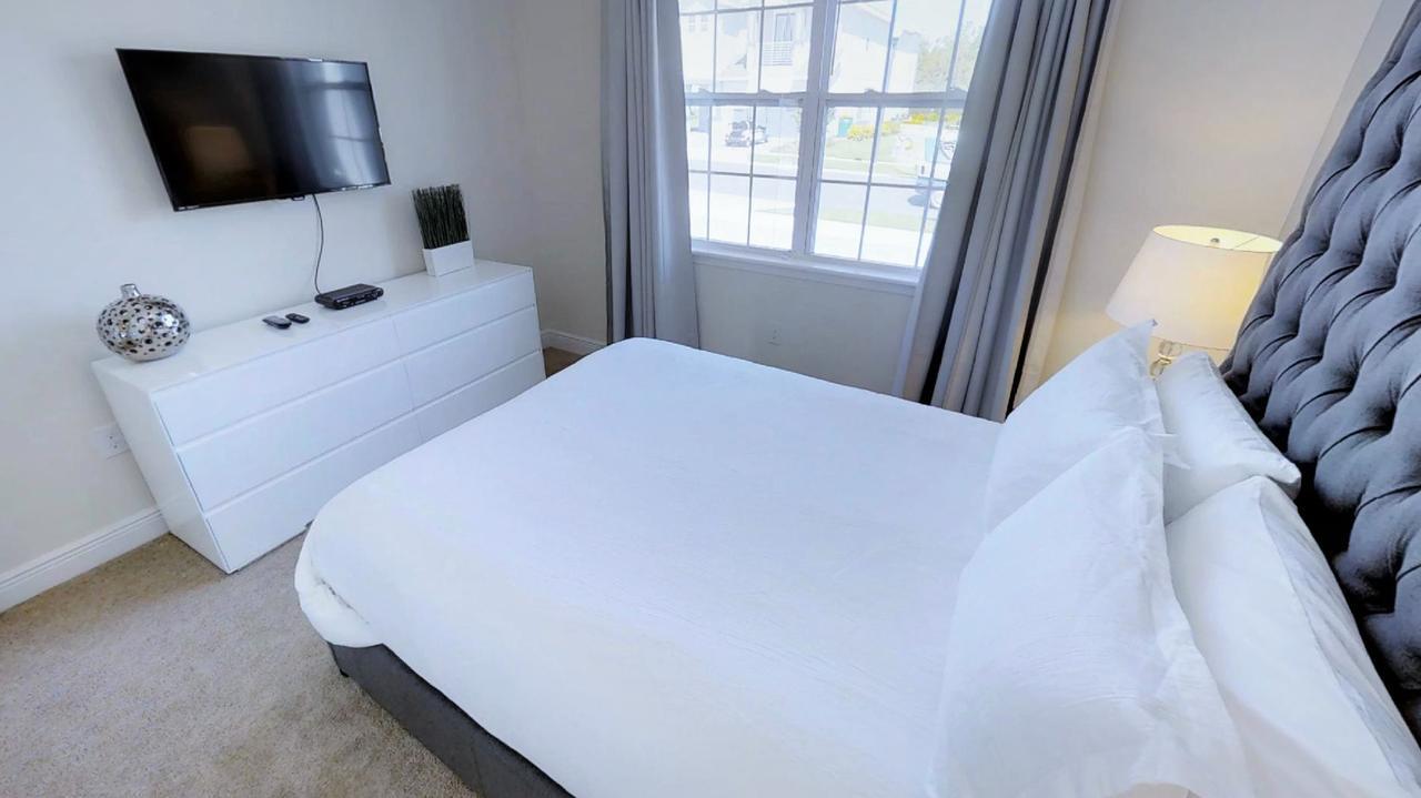 Holiday home 6 Bedroom Vacation With Pool *