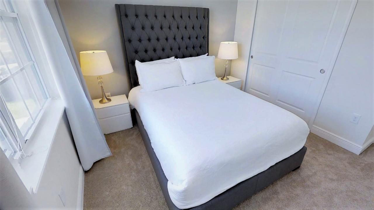 6 Bedroom Vacation With Pool Holiday home *