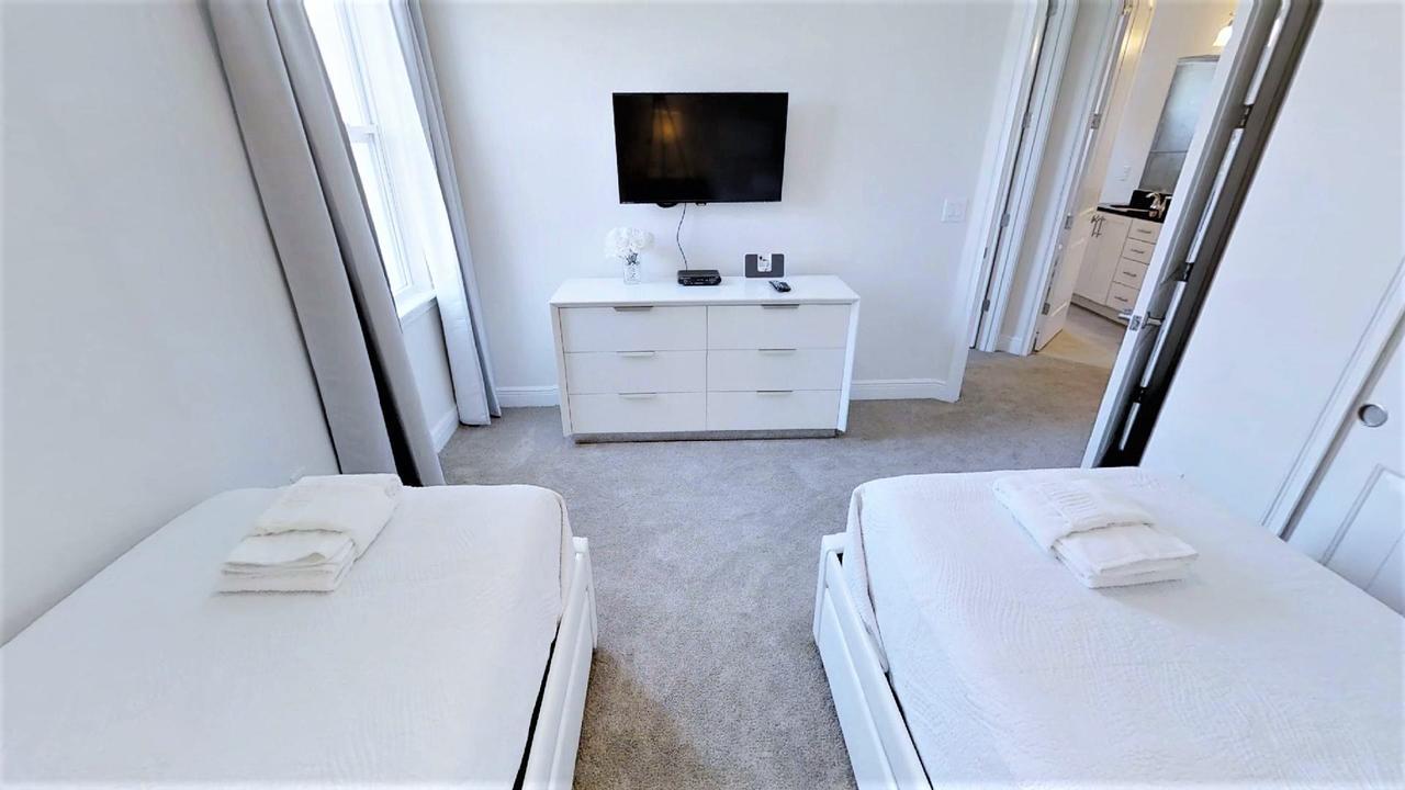6 Bedroom Vacation With Pool Holiday home Orlando