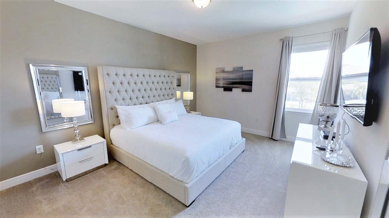 6 Bedroom Vacation With Pool Holiday home Orlando