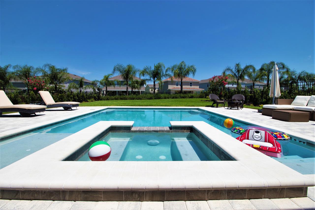 6 Bedroom Vacation With Pool Holiday home *