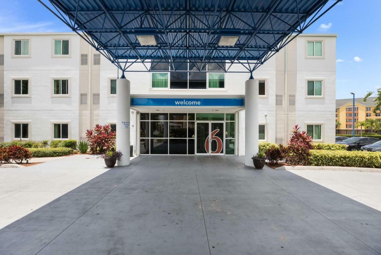 Hotel 6-orlando, Fl - International Dr Orlando